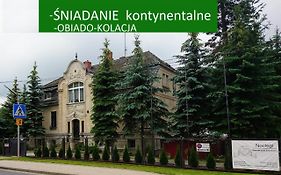 Dworek pod świerkami